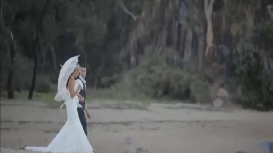 Video de boda peculiar: Los amigos de los novios rescatan a un pescador