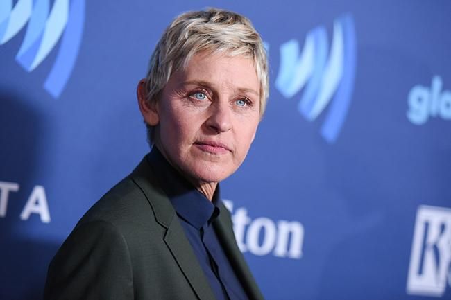Ellen DeGeneres posando en un photocall