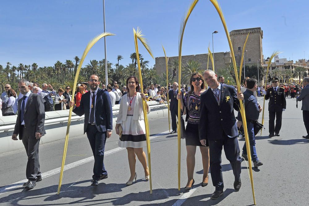 El calor es el gran protagonista en la procesión del Domingo de Ramos en Elche