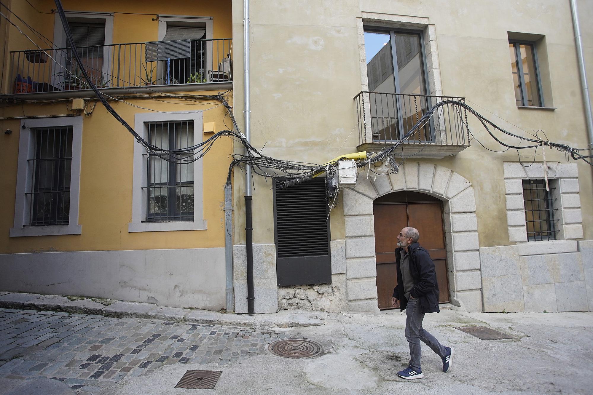 Queixes dels veïns del Barri Vell pel mal estat del cablejat de l'antic cinema Modern