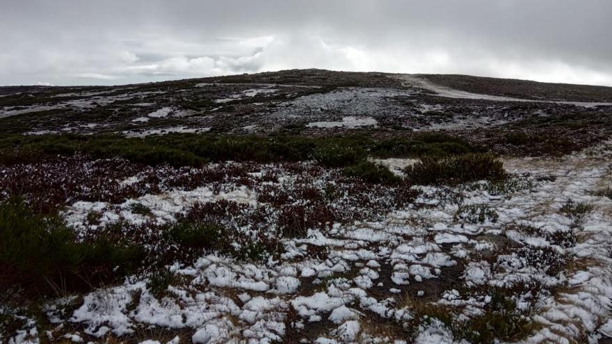 Las cumbres de la sierra Segundera, nevadas, hoy en Sanabria.