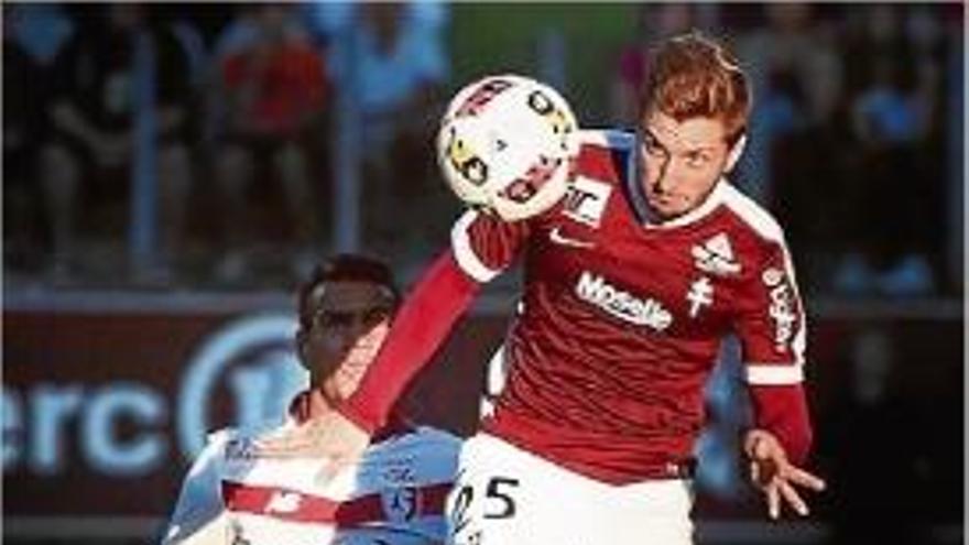 Ivan Balliu, en el debut de lliga amb el Metz davant el Lille.