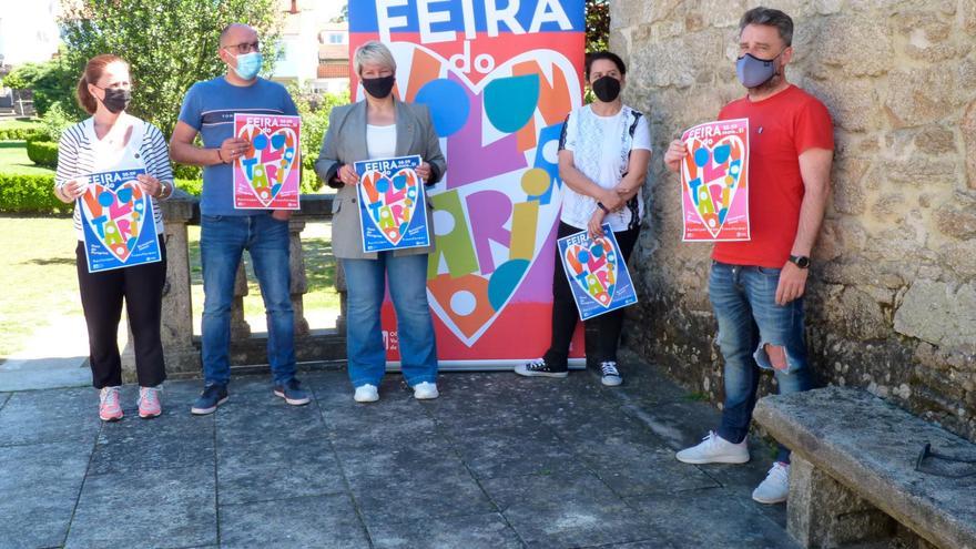 Rubén Ramos, segundo izqu., con la edil Luísa Feijóo, tercera, técnicos y miembros del voluntariado. Foto: C.G.