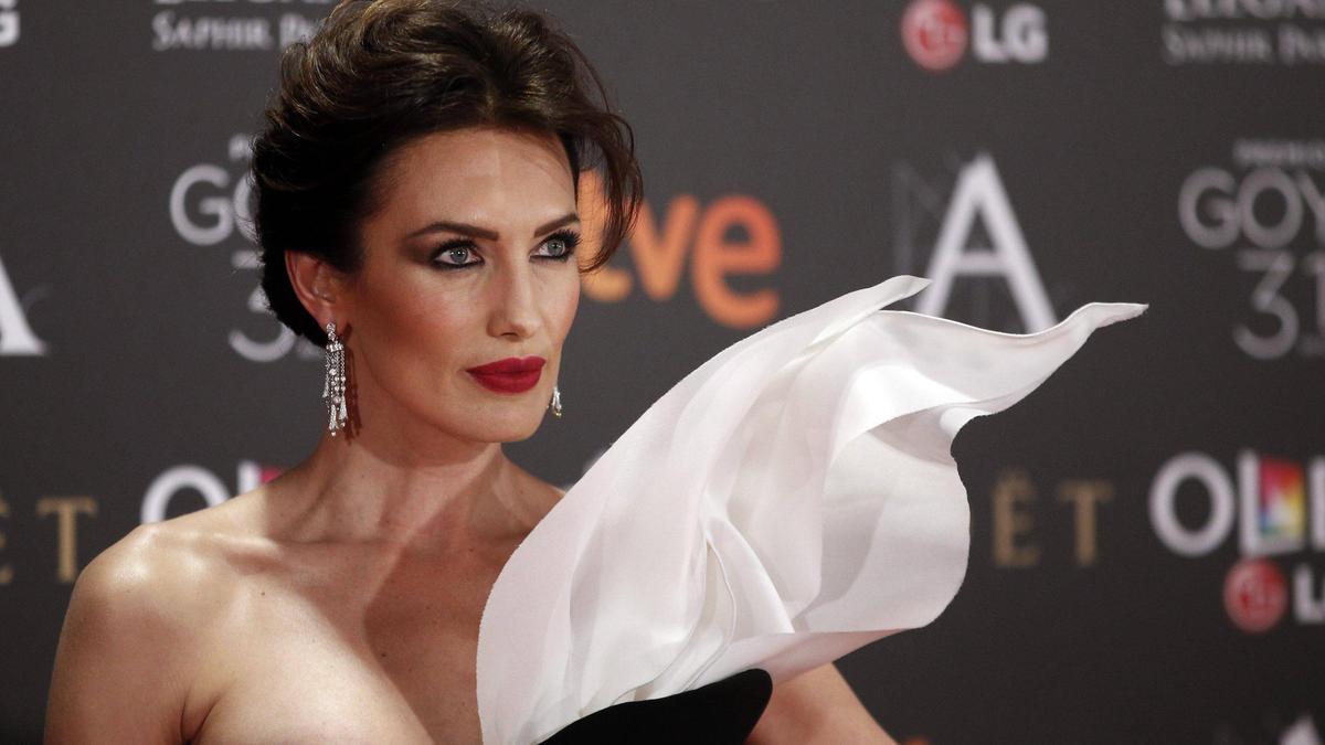 PRemios Goya 2017: Nieves Álvarez, detalle del maquillaje y look de Stéphane Rolland