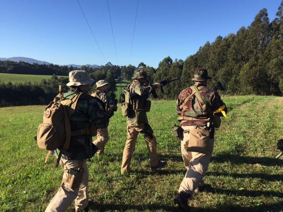 Recreación bélica en Castropol