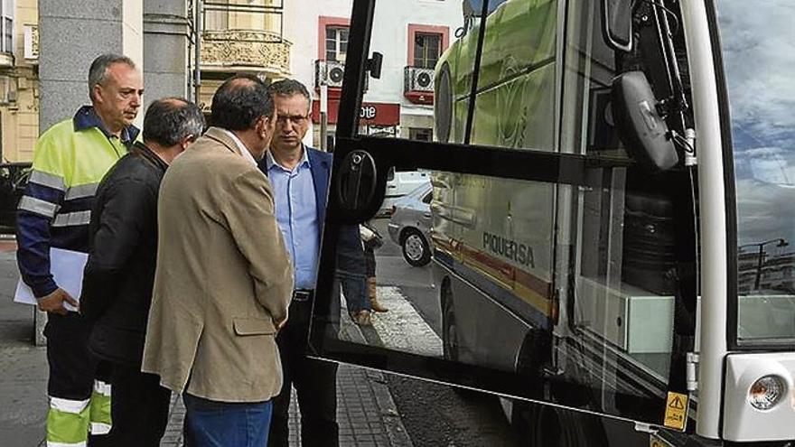 Una nueva barredora refuerza el servicio municipal de limpieza