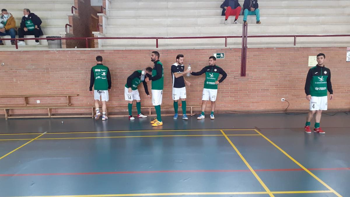 Los jugadores del Jerez se preparan para el partido contra Simancas.