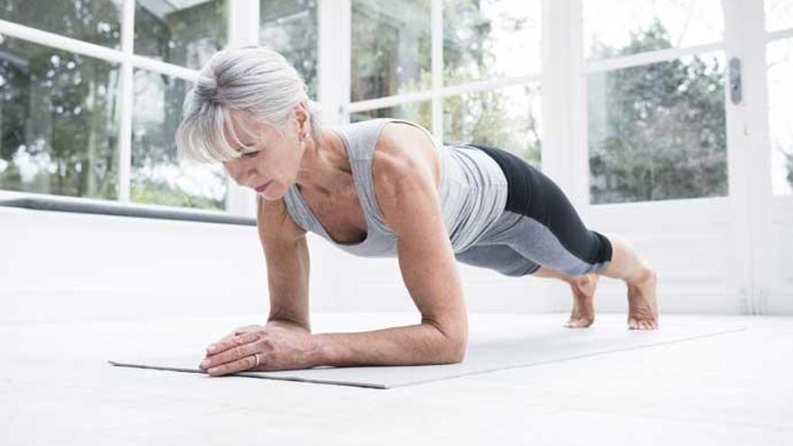 Hacer deporte ayuda a prevenir el cáncer de mama.