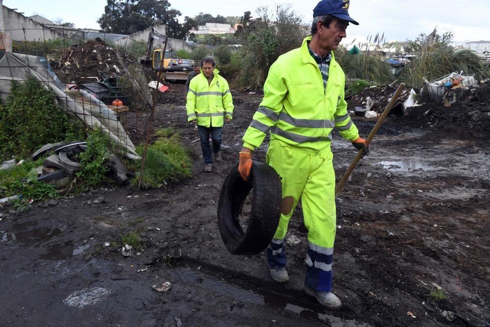 Arranca la limpieza en el poblado de A Pasaxe