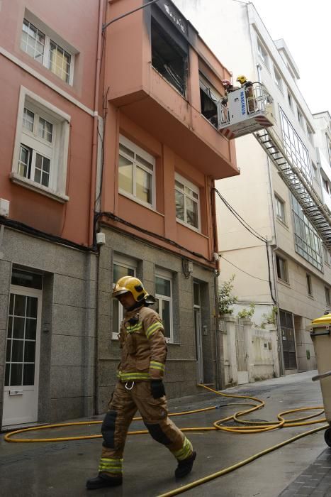 Inhaló humo procedente de la habitación contigua en la que se había generado el incendio.