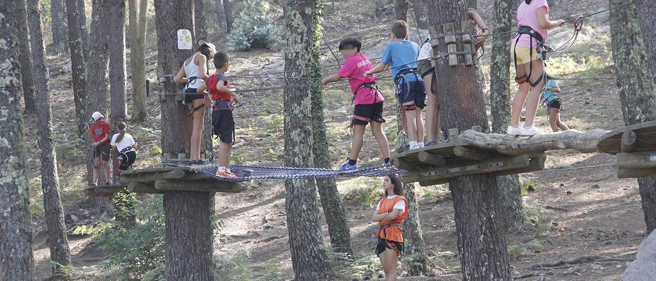 Un grupo de niños, en el ecoparque de Marín Un grupo de niños, en el ecoparque de Marín