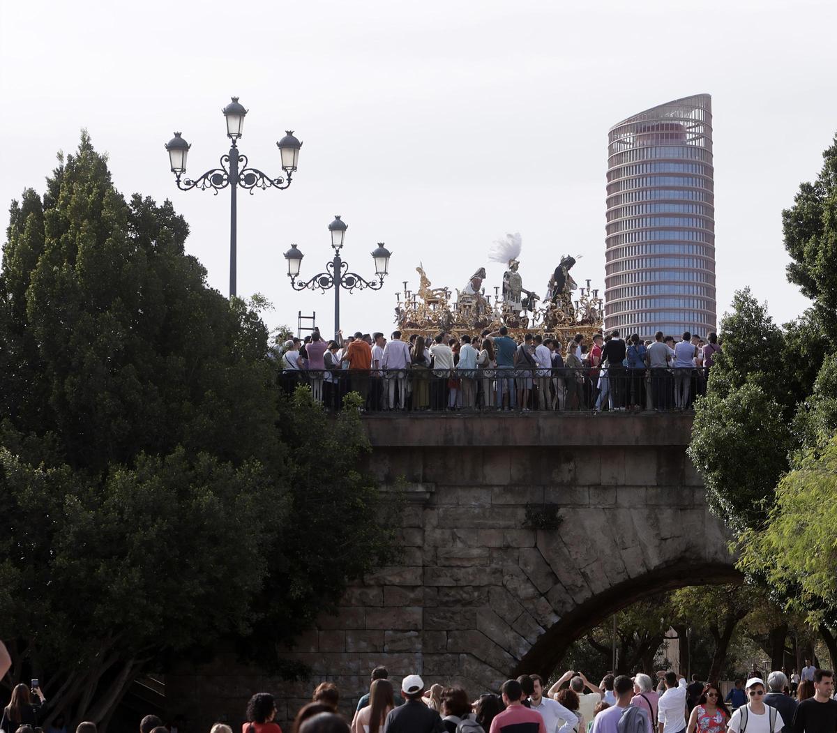 Los abonos de aparcamiento de Torre Sevilla ya están  disponibles y con unidades limitadas.