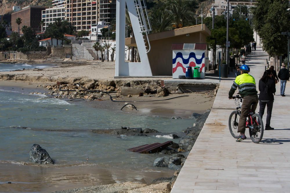 Tres edificios de la playa de San Juan siguen anegados y 120 viviendas sin luz ni agua