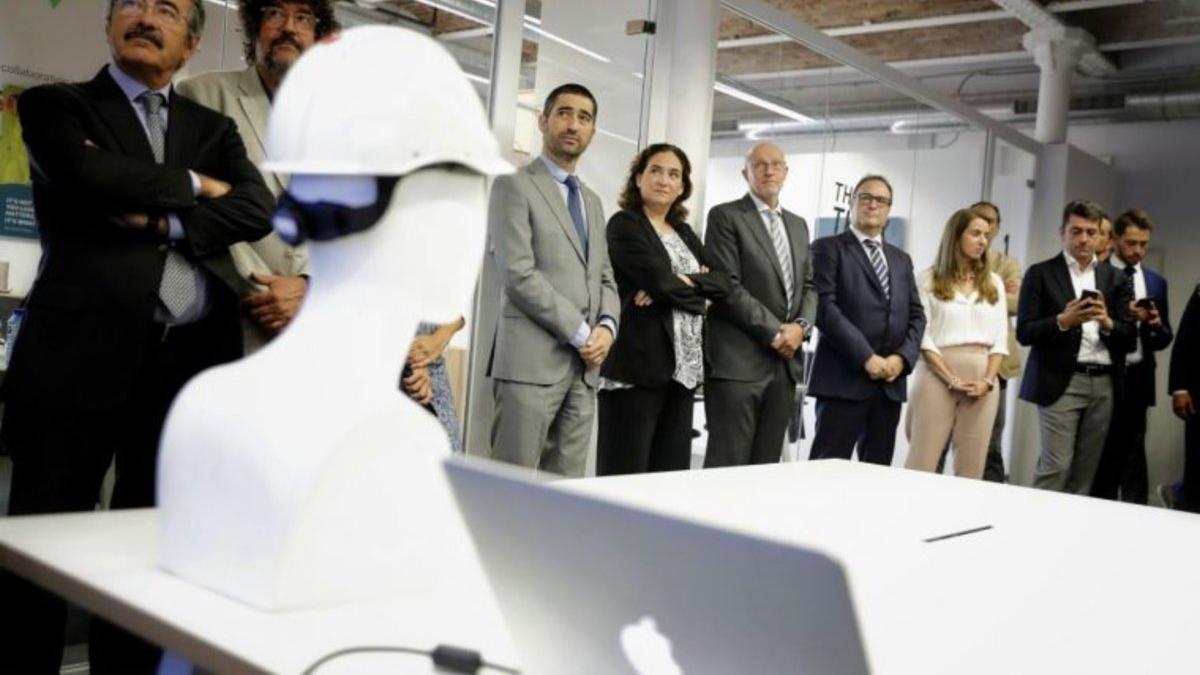 Acto de inauguración del laboratorio Thinx ¿ 5G Barcelona, con la alcaldesa de Barcelona, Ada Colau, y el conseller de Politicas Digitales y Administración Pública, Jordi Puigneró.