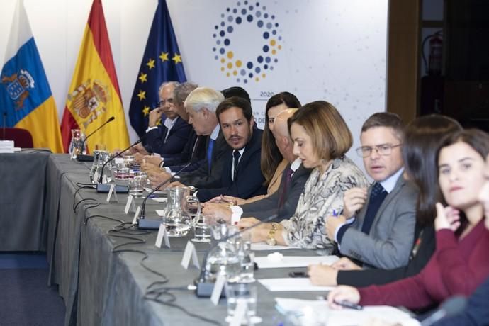 28.01.20. Las Palmas de  Gran Canaria. Cumbre sobre el transporte y la movilidad de los territorios extrapeninsulares. Presidencia del Gobierno de Canarias. Foto Quique Curbelo