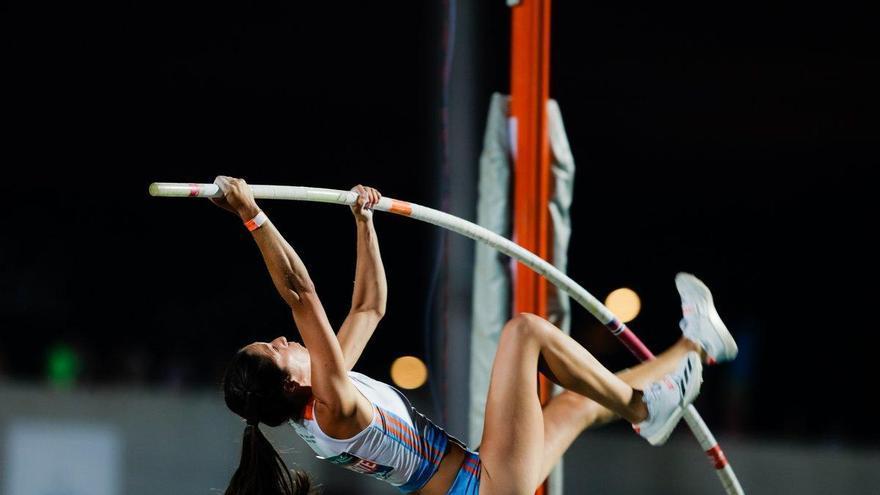 Mònica Clemente, de Manresa, repeteix podi en els Campionats d'Espanya d'atletisme i en ser bronze en salt de perxa