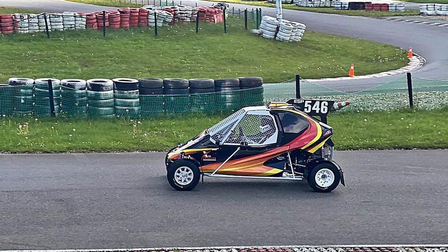 Gil Membrado, provant un dels vehicles del campionat | FOTOESPORT