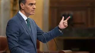 Pedro Sánchez: "La derecha y la ultraderecha lo tienen claro: quieren que la armada deje de auxiliar náufragos y se dedique a hundirlos... Mandar fragatas contra cayucos es eso"