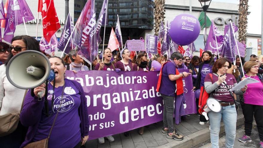 Piquete en el centro de Alicante por la huelga feminista