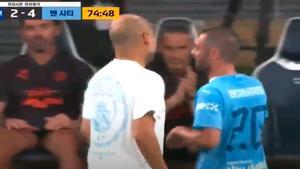 Guardiola quita a Bernardo Silva a los 30 minutos del partido y así reaccionan ambos...