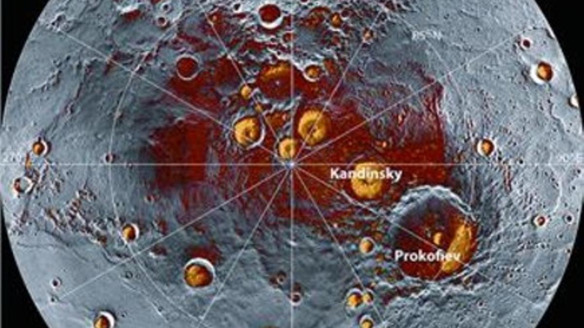 CRÁTERES HELADOS 3 Imagen del radiotelescopio de Arecibo (Puerto Rico) del polo norte de Mercurio superpuesta a un mosaico de imágenes del 'Messenger'. En rojo, las zonas donde hay hielo.