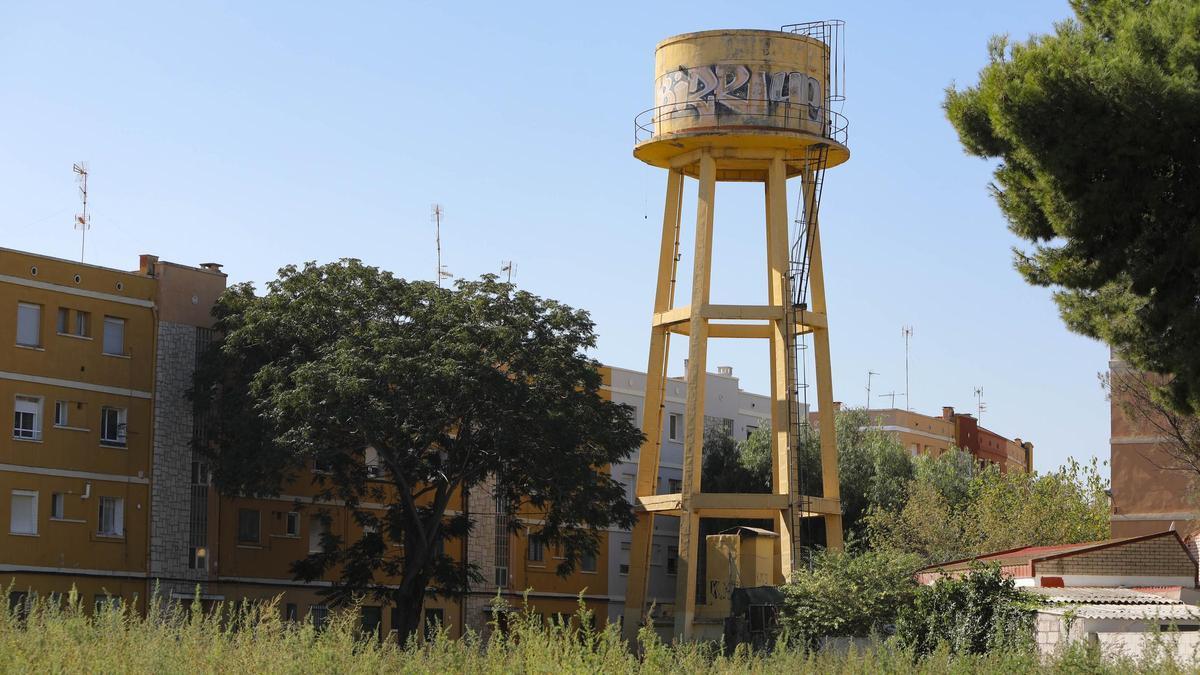 Vista del depósito de agua del barrio de Churruca.
