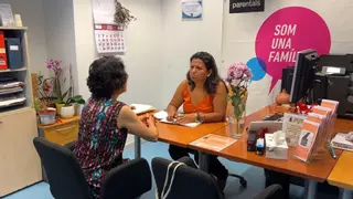 Familias monoparentales exigen al Gobierno ayudas específicas para conciliar trabajo y fin de curso escolar