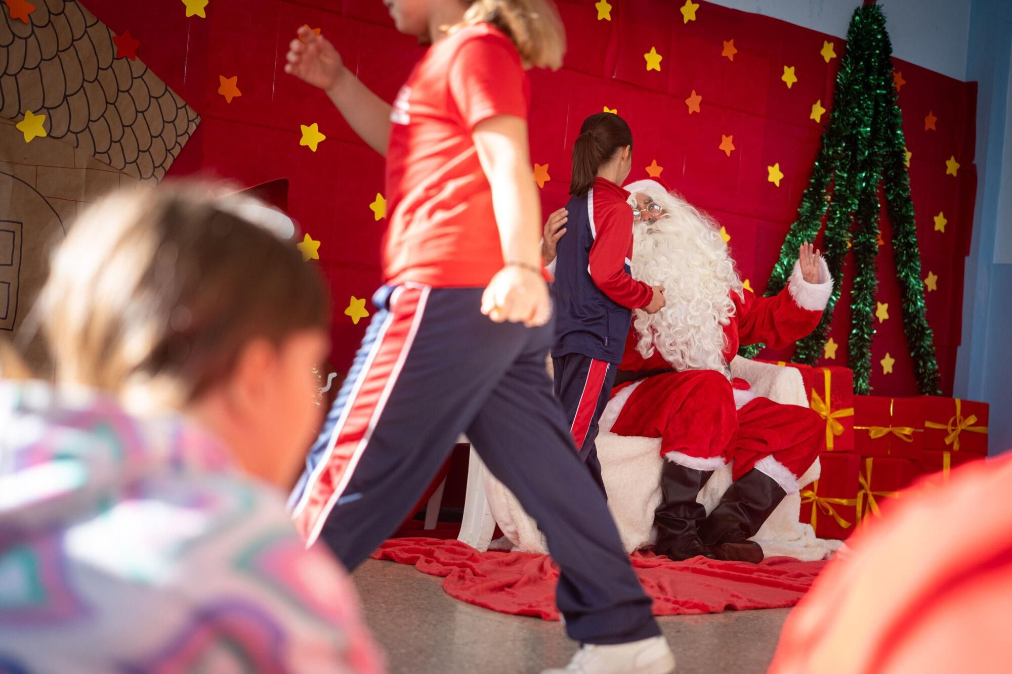 Fiesta de Navidad en el colegio Santa Cruz de California