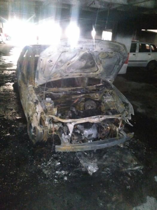 El fuego se originó en un coche y afectó a todos los que estaban alrededor