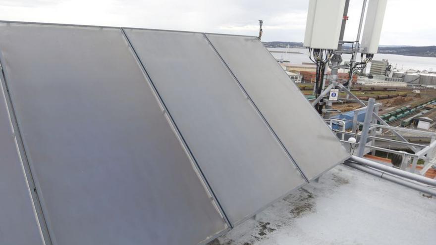 Sistema de bomba de calor con paneles solares en A Coruña.