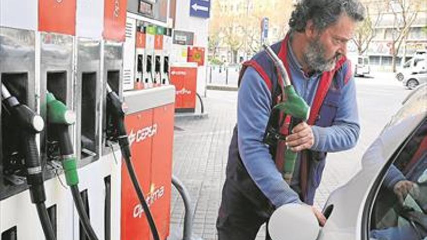 El precio del carburante repunta por primera vez en este verano