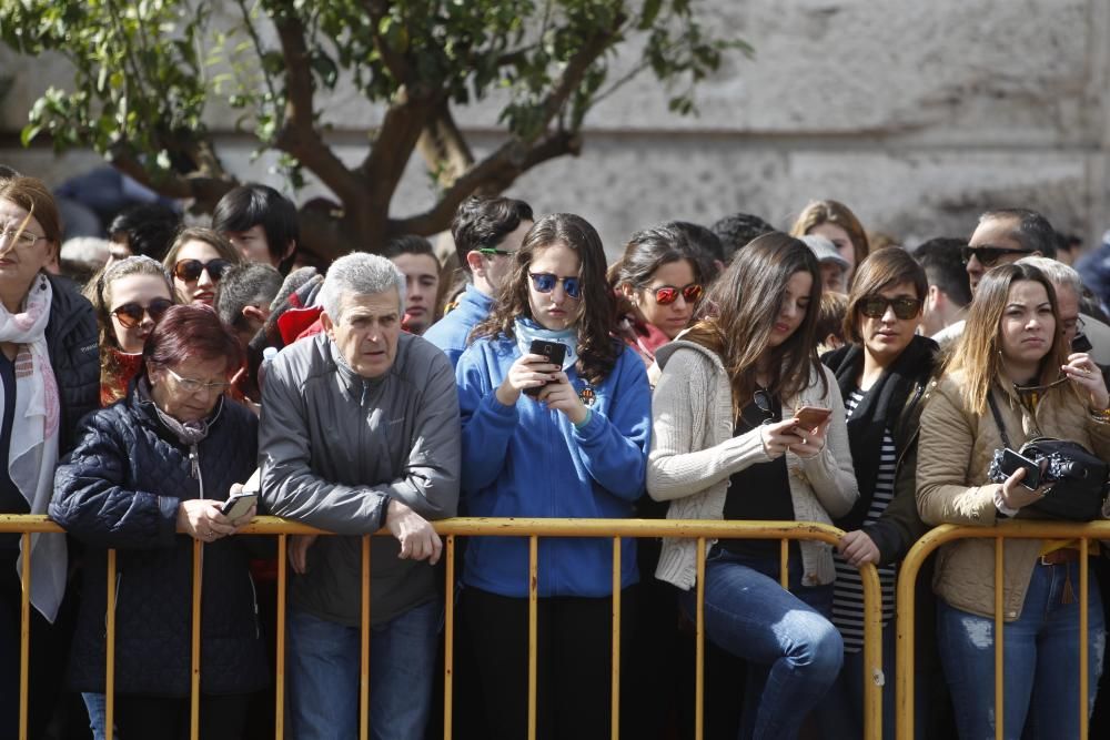 Ambientazo en la mascletà del día de la Crida