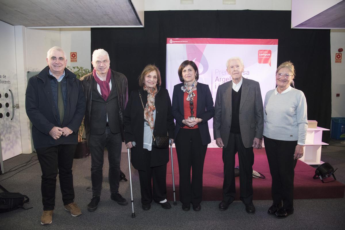 Valentí amb dos dels seus germans, els seus padrins i la seva mare