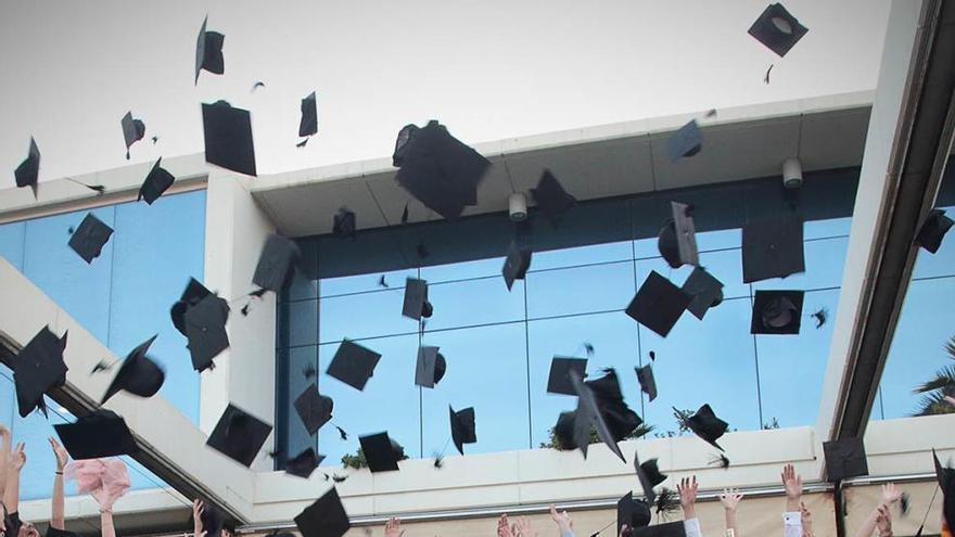 La científica Consuelo Guerri ejerció de madrina de la 15ª promoción de alumnos de Caxton College.