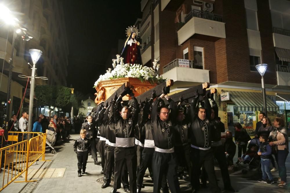 Algunas de las imágenes decanas de la Semana Santa se acercaron al mar y los paseos en Martes Santo