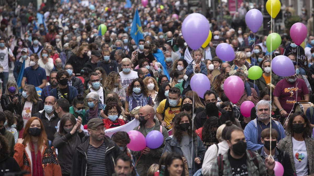 Los partidarios de la cooficialidad del asturiano se manifiestan en Oviedo