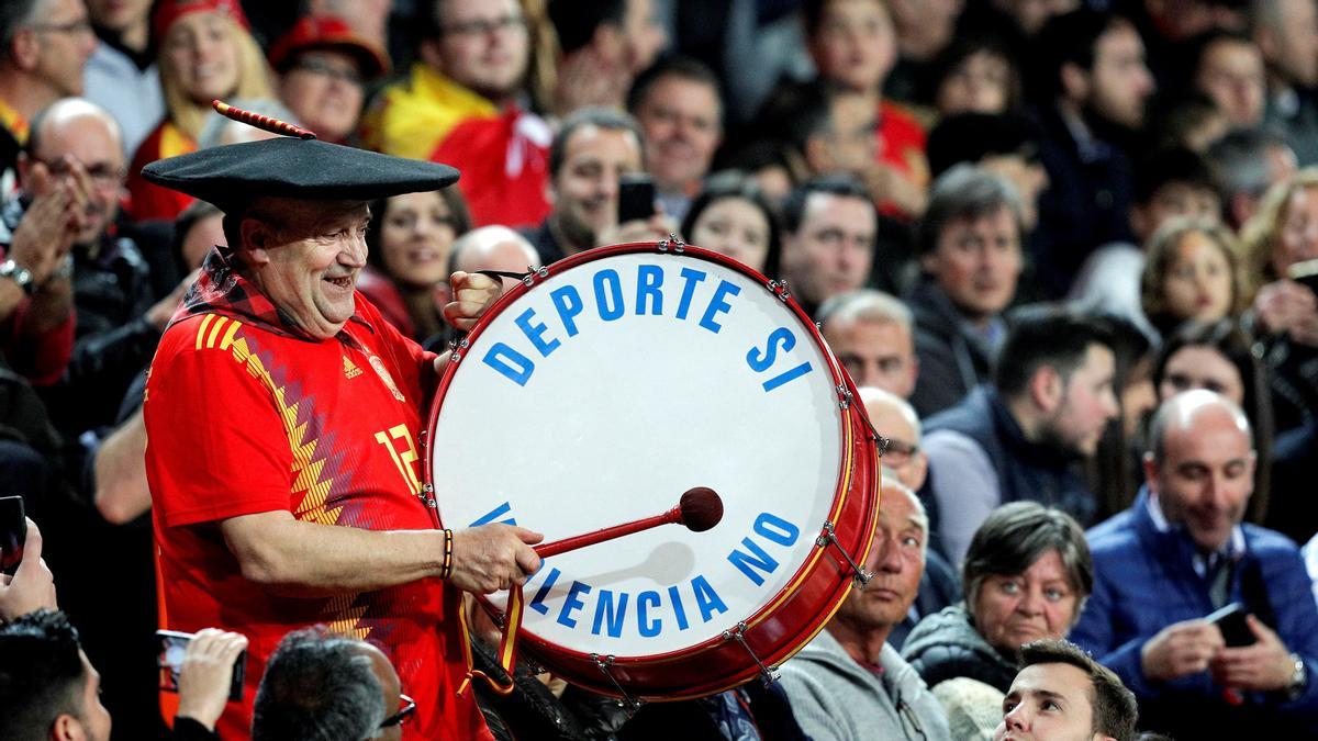 Mor 'Manolo el del Bombo' als 76 anys