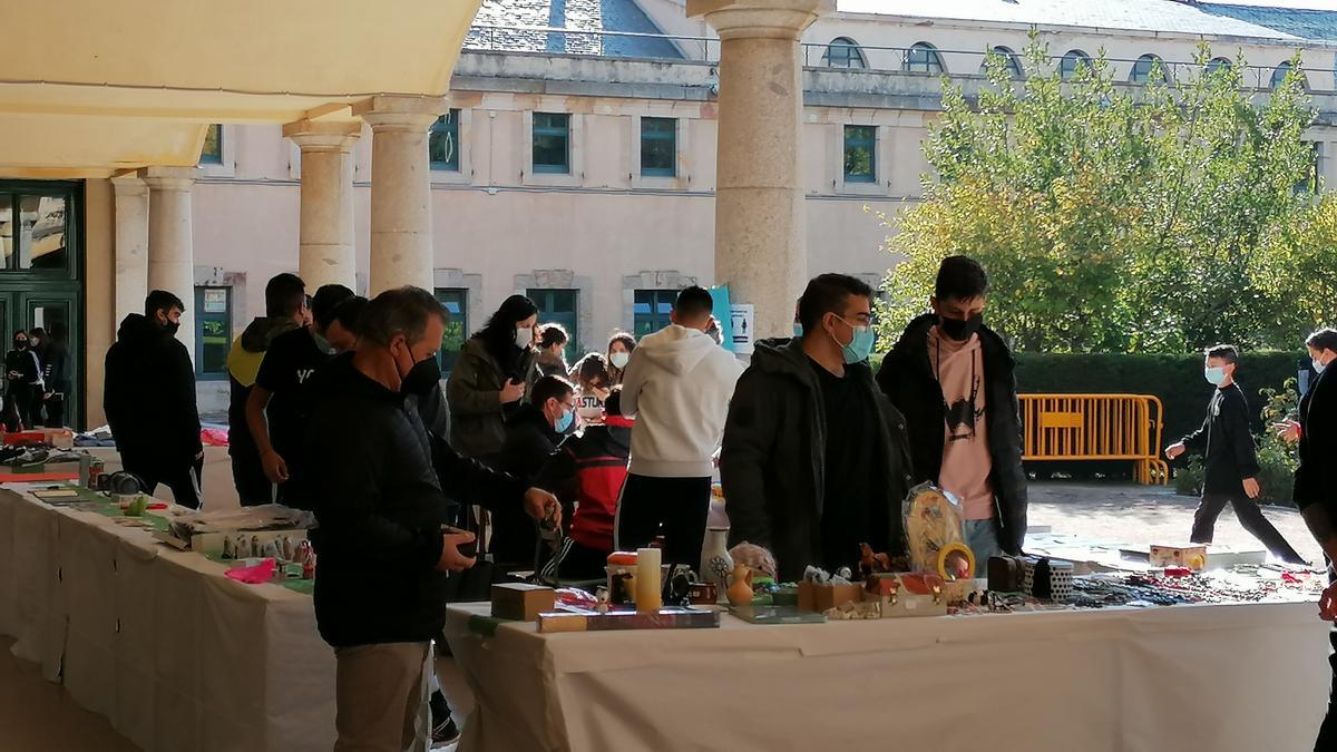 El mercadillo solidario del IES Universidad Laboral de Zamora.