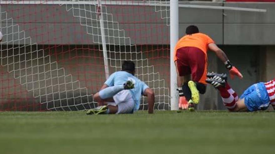 Máiquez fue uno de los jugadores que sufrieron las arrancadas de Cirio, como en el gol.