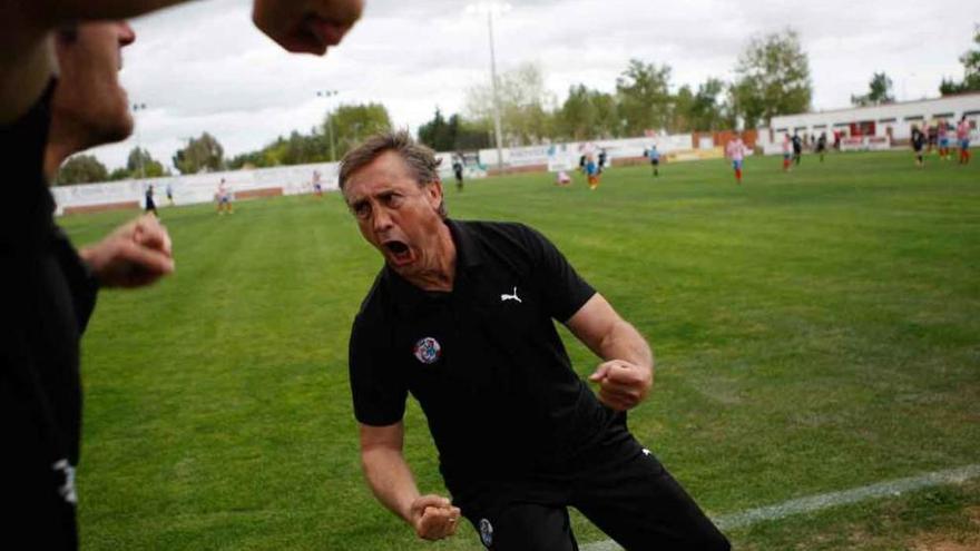 Balta celebra el tercer gol del Zamora CF.