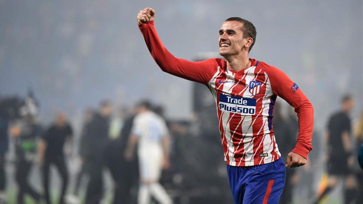 Griezmann, celebrando uno de sus dos goles en Lyon