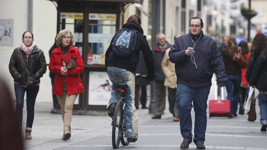 El Ayuntamiento creará una normativa específica para ciclistas y peatones