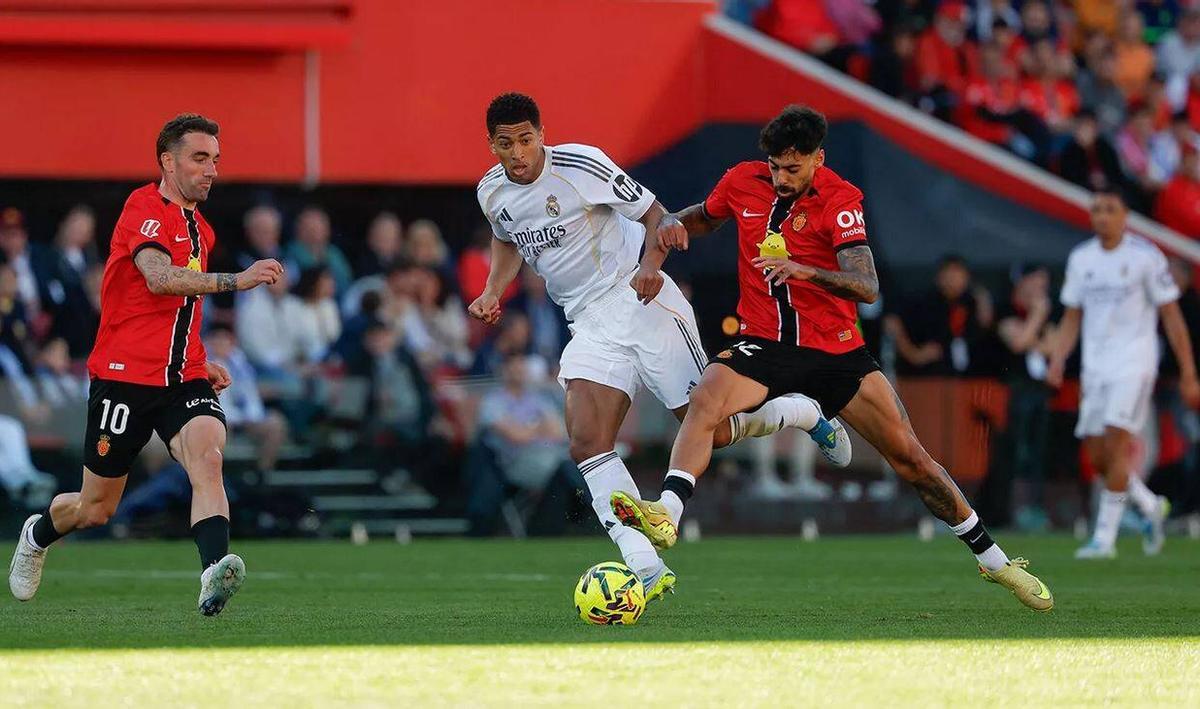 Darder y Samu presionan a Bellingham.