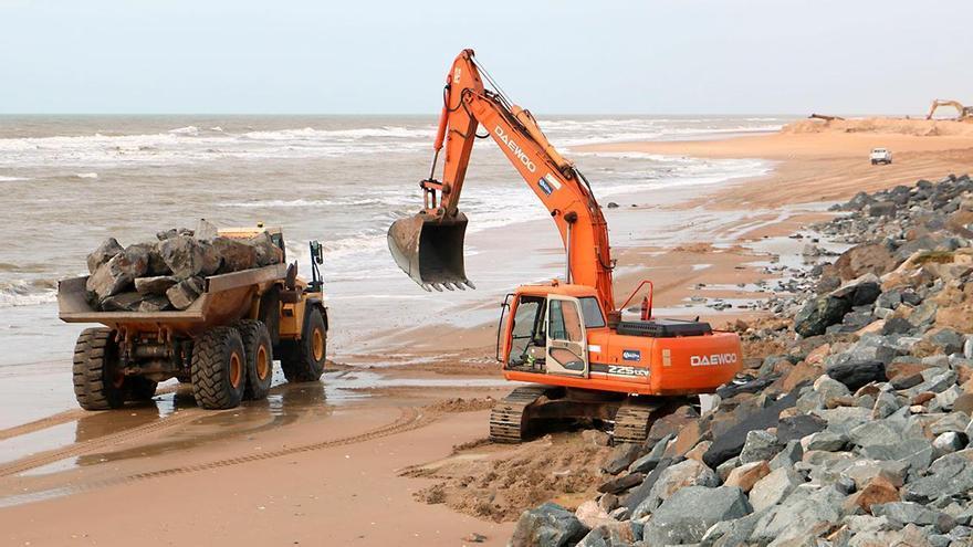 Matemáticas para salvar las playas: Andalucía desarrolla una nueva solución para frenar la pérdida de arena de Huelva y Cádiz