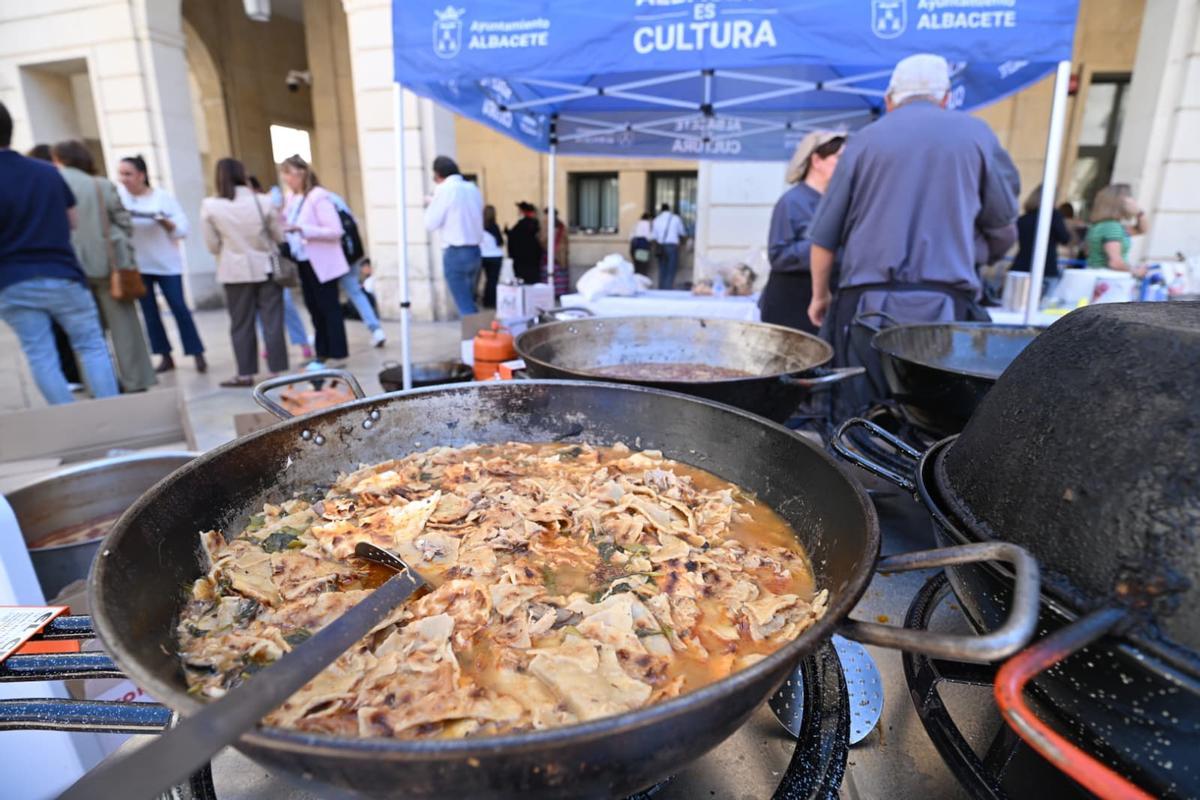 Albacete llega a Alicante con una jornada de folklore y gastronomía Albacete llega a Alicante con una jornada de folklore y gastronomía