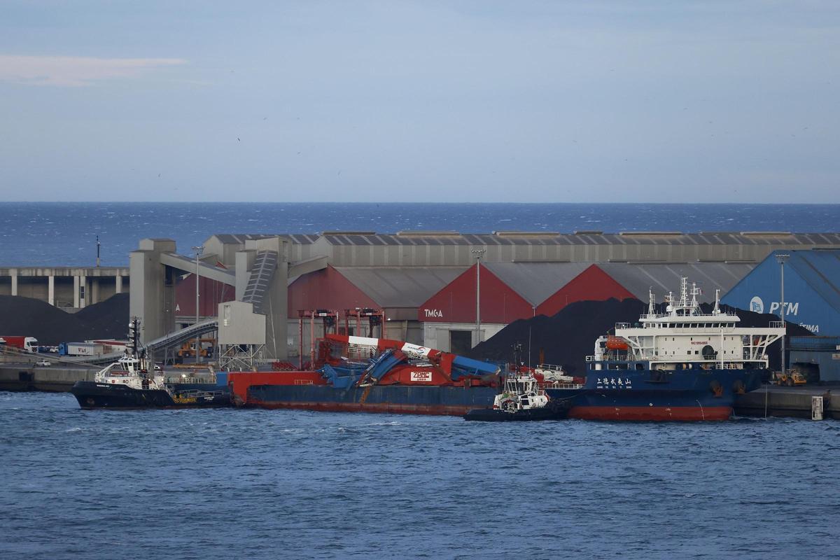 Barcos en el puerto exterior de A Coruña
