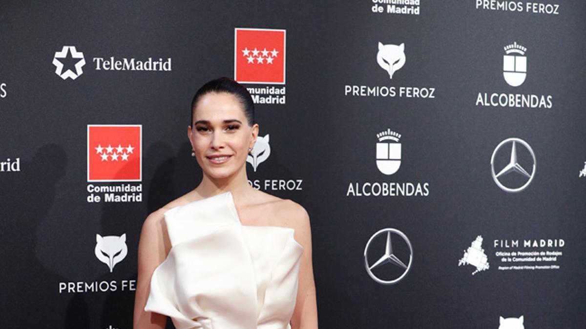 Celie Freijeiro en los Premios Feroz 2020 con vestido de Aelis