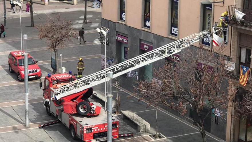 Els Bombers han actuat a la plaça de Sant Domènec per una falsa alarma