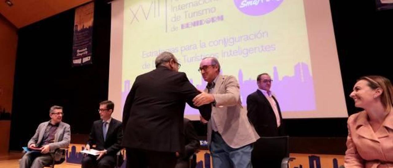 El móvil irrumpe en  el Foro de Turismo