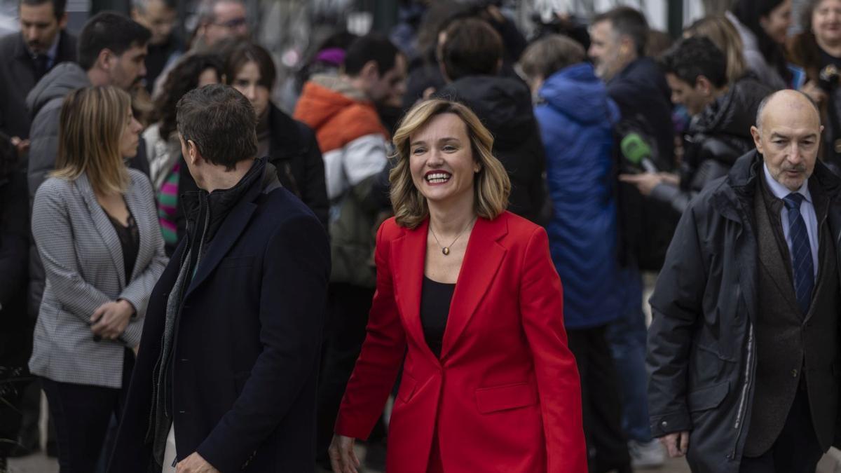La ministra de Educación y portavoz, Pilar Alegría, en una de sus últimas visitas a un colegio de Zaragoza. /